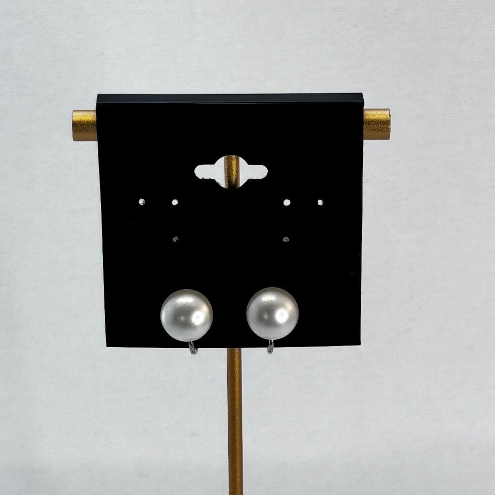 Richelieu Vintage Pearl clipon earrings